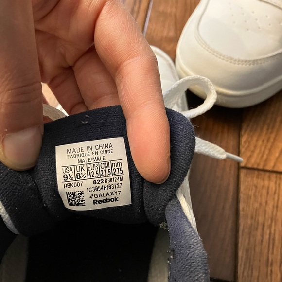 White Reebok sneakers. Size 9.5 mens - Picture 2 of 5